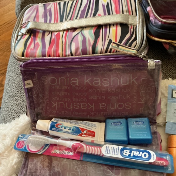Travel Toiletry and Makeup Set - Picture 4 of 11